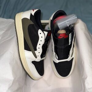 W Jordan 1 Retro Low Travis Scott - Olive